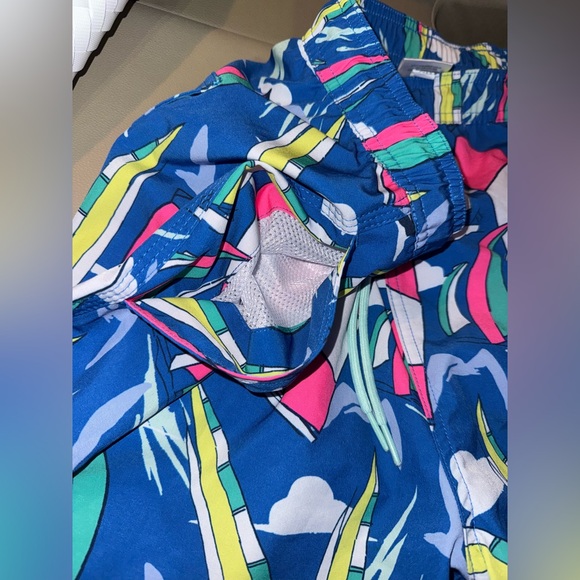 Vineyard vines xl swim trunks - Picture 3 of 5